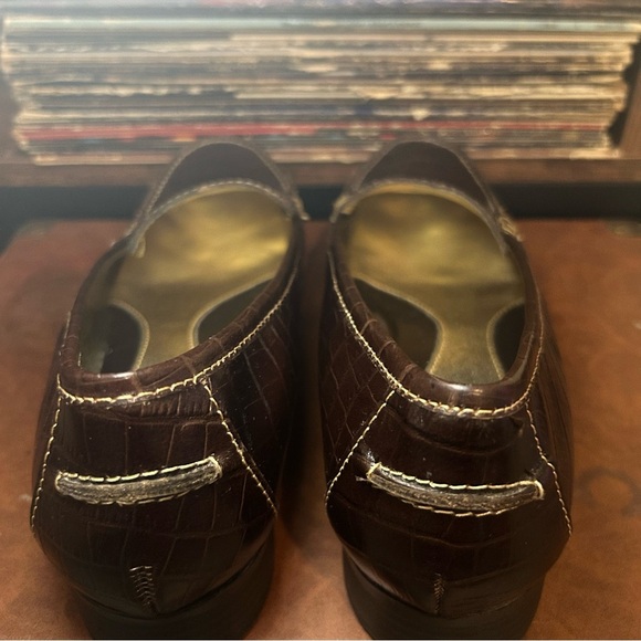 Eurosoft Brown Croc Embossed Loafers Women’s 8M | Classic Preppy Style - Picture 9 of 12